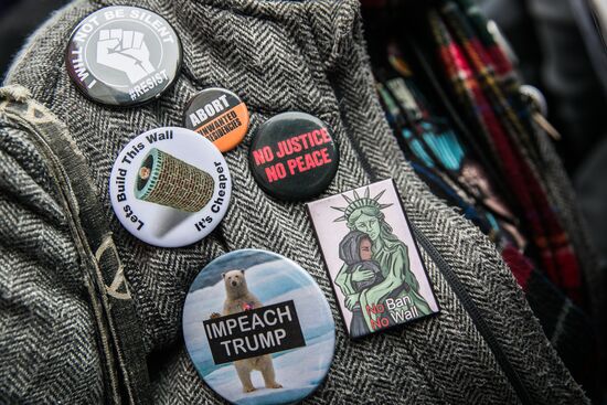 Protest in US against strikes on Syria