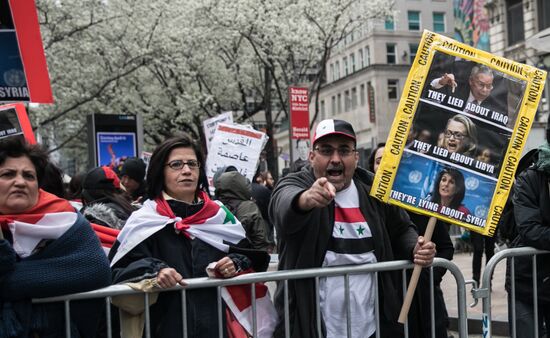 Protest in US against strikes on Syria