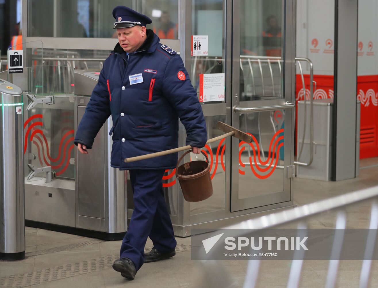 Cleaning of Kuznetsky Most metro station