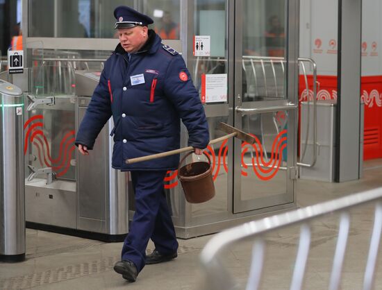Cleaning of Kuznetsky Most metro station