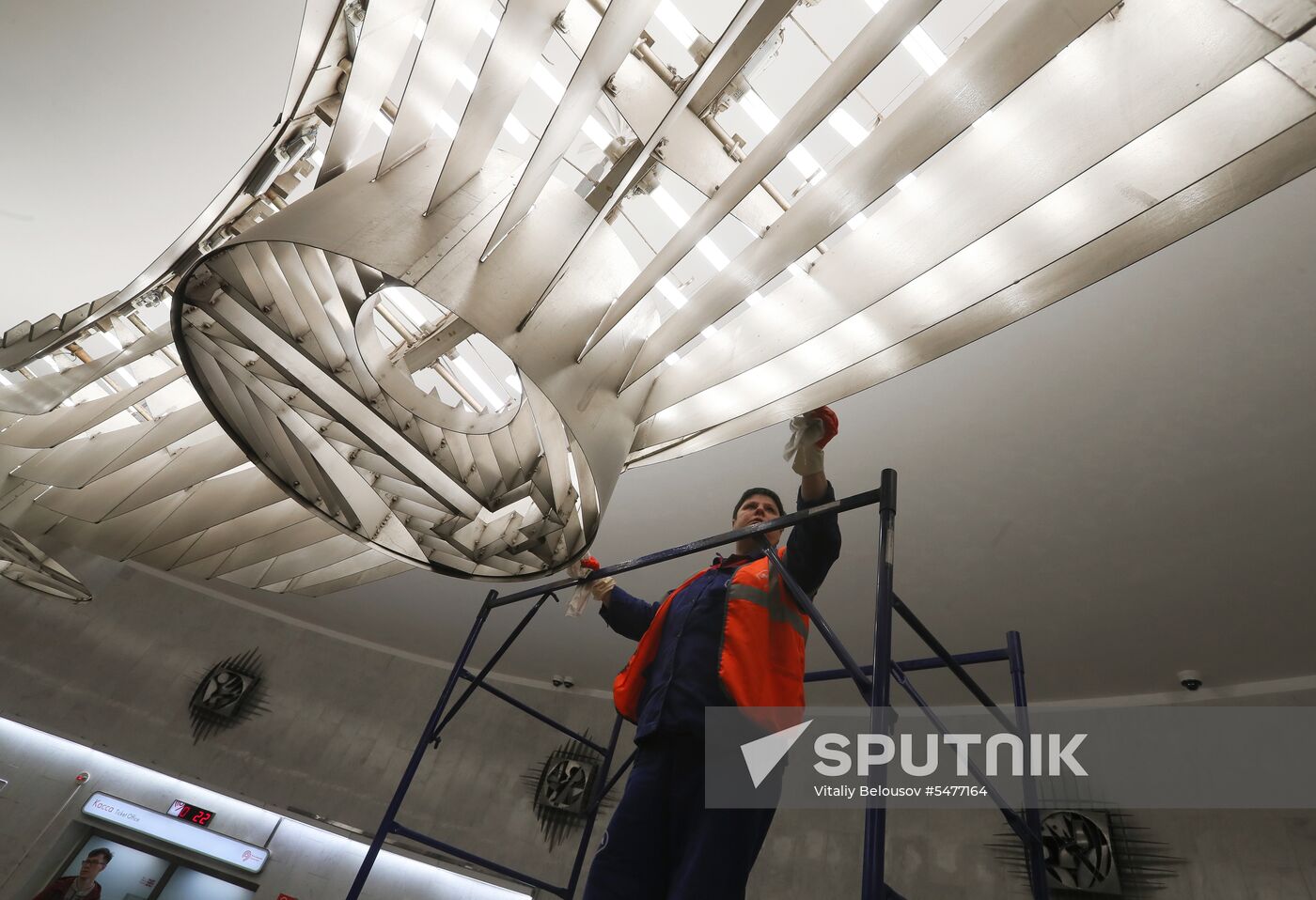 Cleaning of Kuznetsky Most metro station