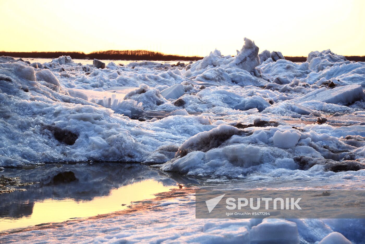 Ice breaks on Amur River
