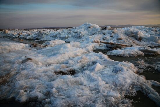 Ice breaks on Amur River