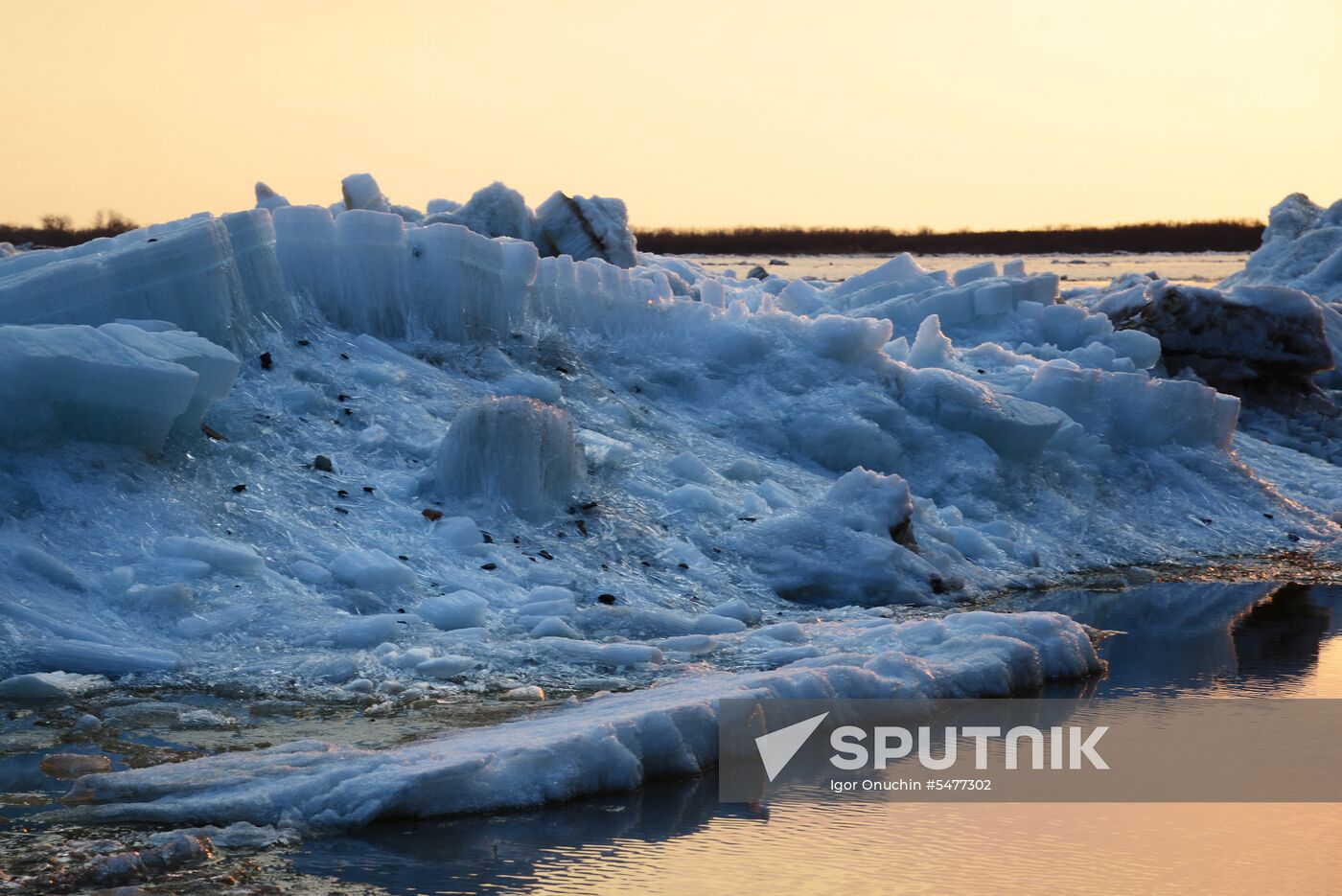 Ice breaks on Amur River