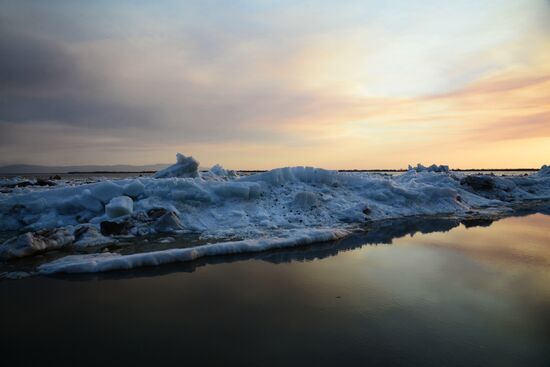 Ice breaks on Amur River