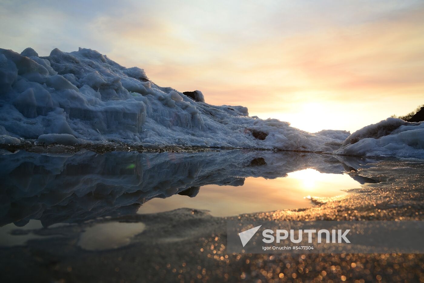 Ice breaks on Amur River