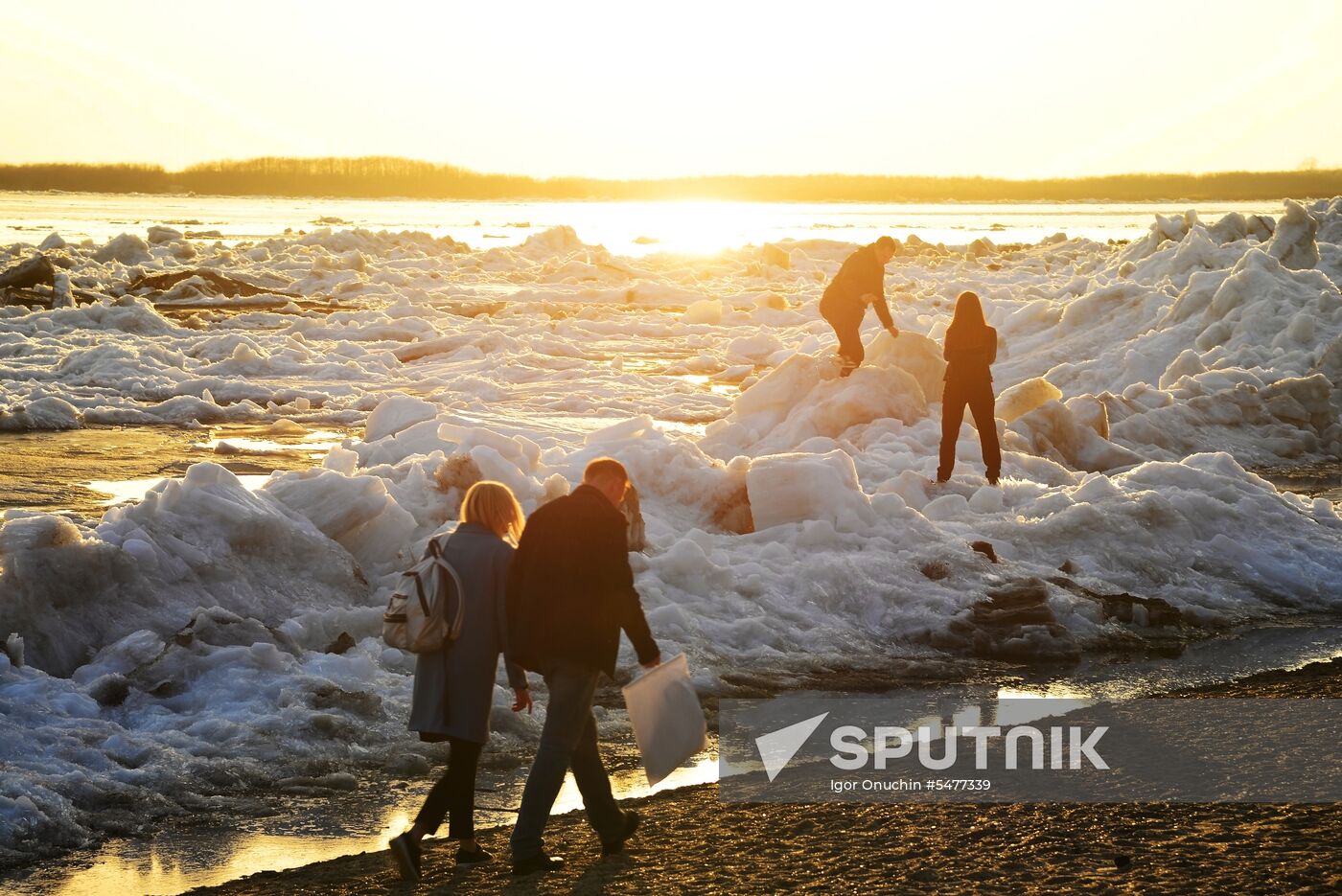 Ice breaks on Amur River