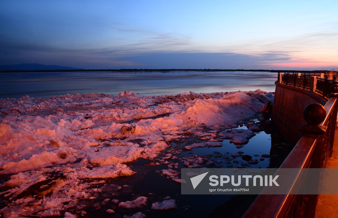 Ice breaks on Amur River