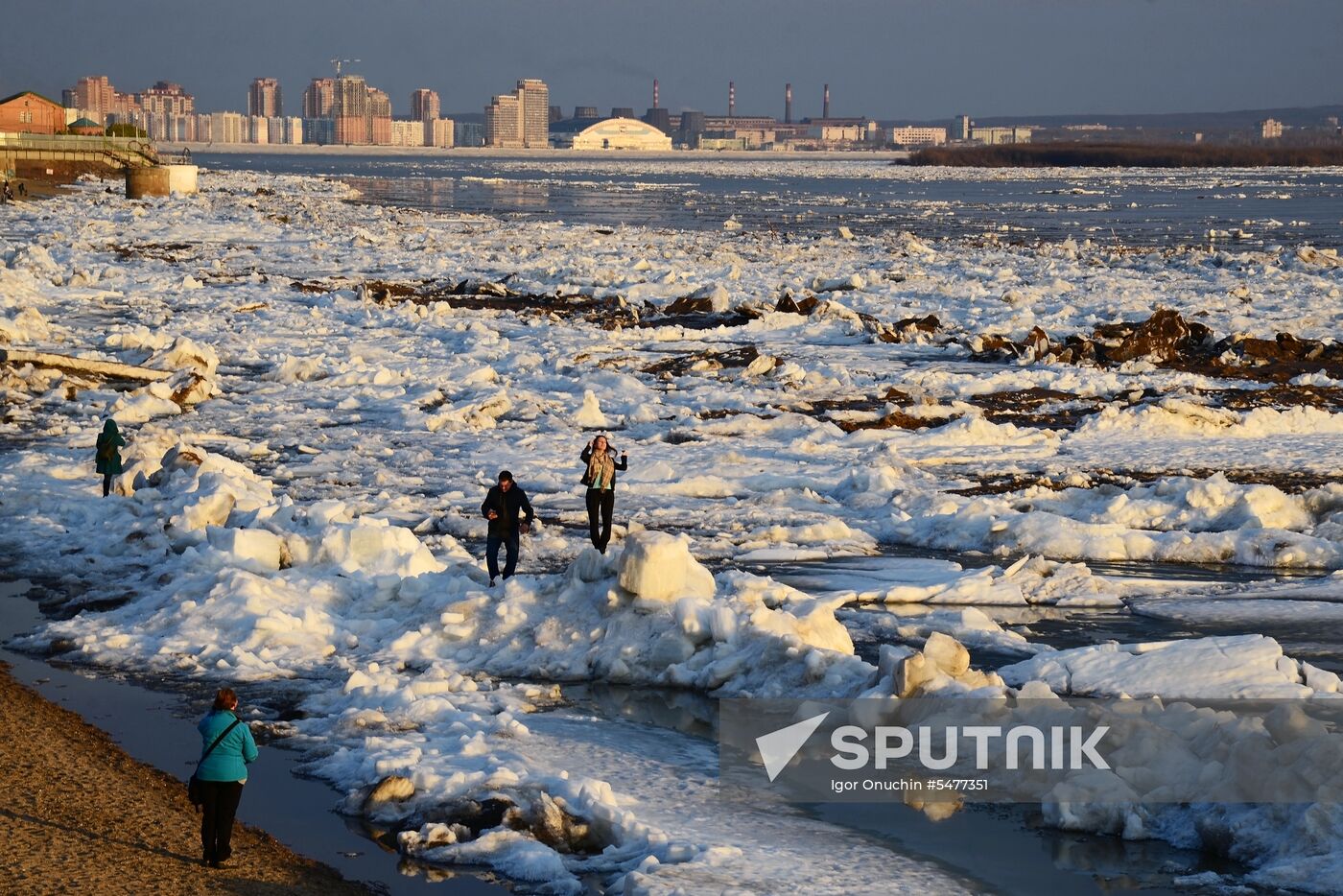 Ice breaks on Amur River