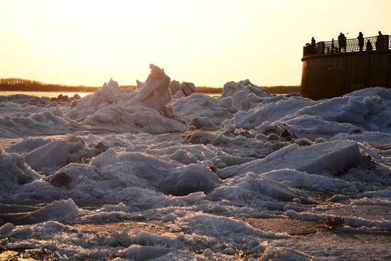 Ice breaks on Amur River