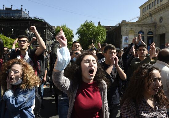 Protests surge in Yerevan