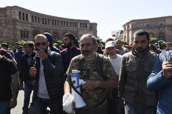 Protests surge in Yerevan