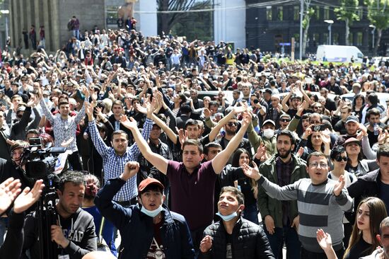 Protests surge in Yerevan