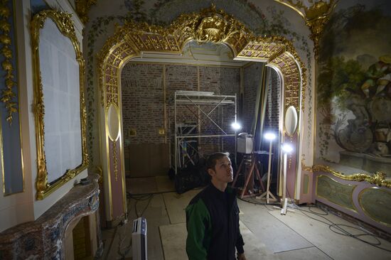 Restorers work at Oranienbaum palace and park ensemble