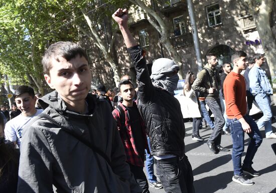 Protests surge in Yerevan