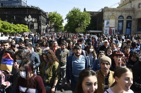 Protests surge in Yerevan