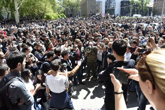 Protests surge in Yerevan