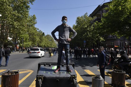 Protests surge in Yerevan