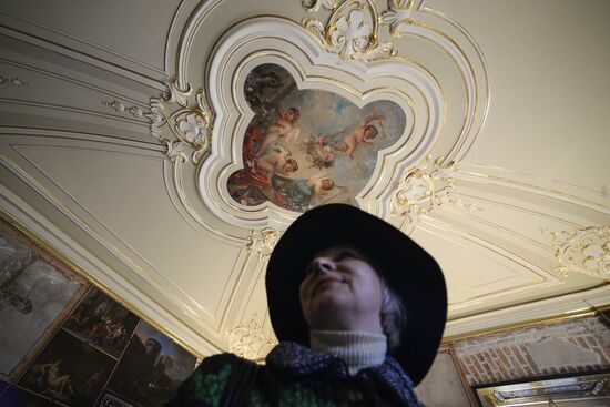 Restorers work at Oranienbaum palace and park ensemble