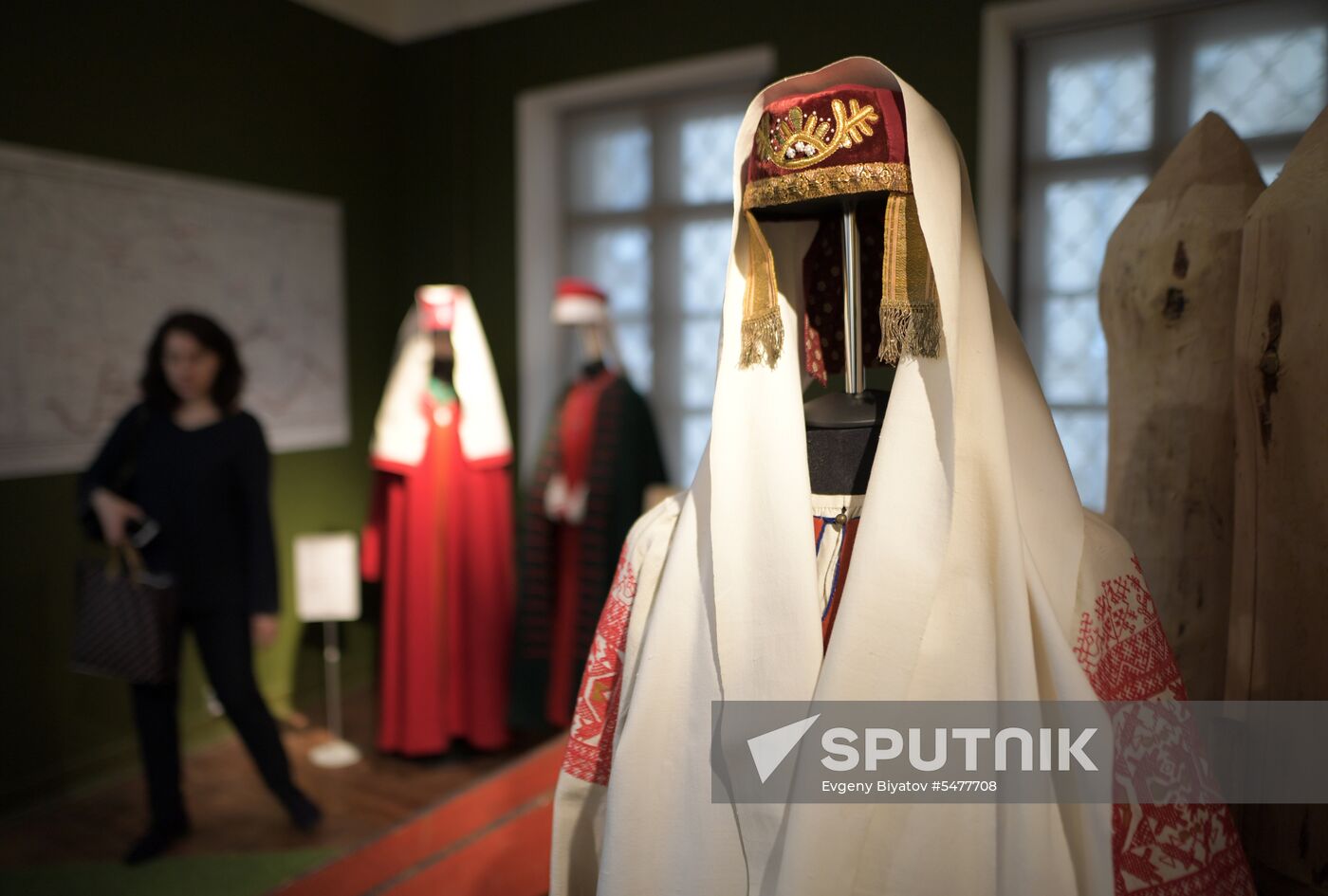'Embroidered with silk, pearls and gold' exhibition unveiled