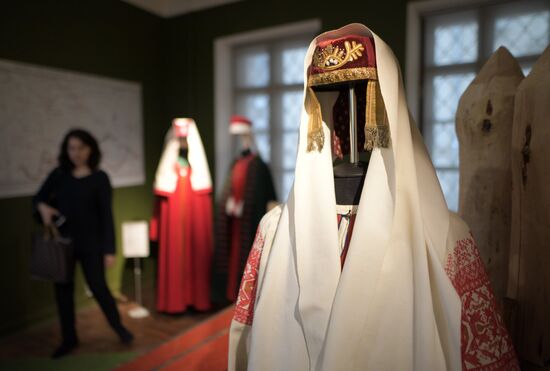 'Embroidered with silk, pearls and gold' exhibition unveiled