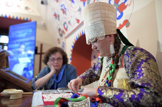 'Embroidered with silk, pearls and gold' exhibition unveiled