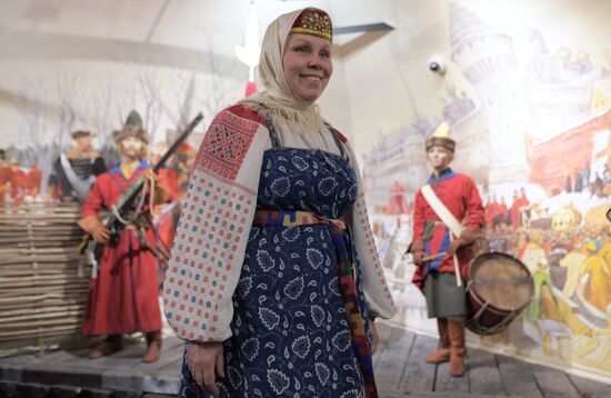 'Embroidered with silk, pearls and gold' exhibition unveiled