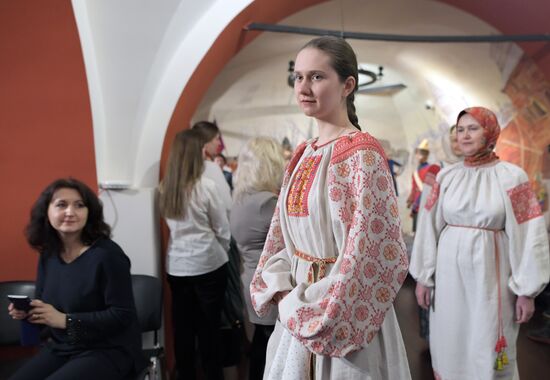 'Embroidered with silk, pearls and gold' exhibition unveiled