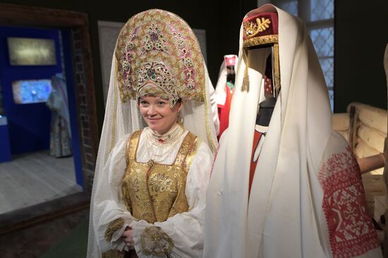 'Embroidered with silk, pearls and gold' exhibition unveiled
