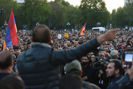 Protests surge in Yerevan