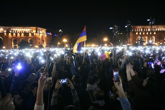 Protests surge in Yerevan