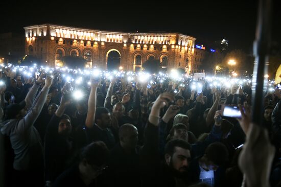 Protests surge in Yerevan