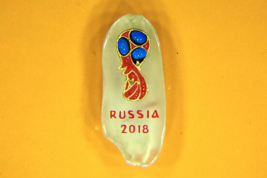 Novosibirsk master makes millimeter-and-a-half replica of 2018 FIFA World Cup mascot