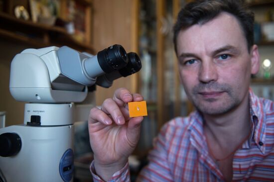 Novosibirsk master makes millimeter-and-a-half replica of 2018 FIFA World Cup mascot