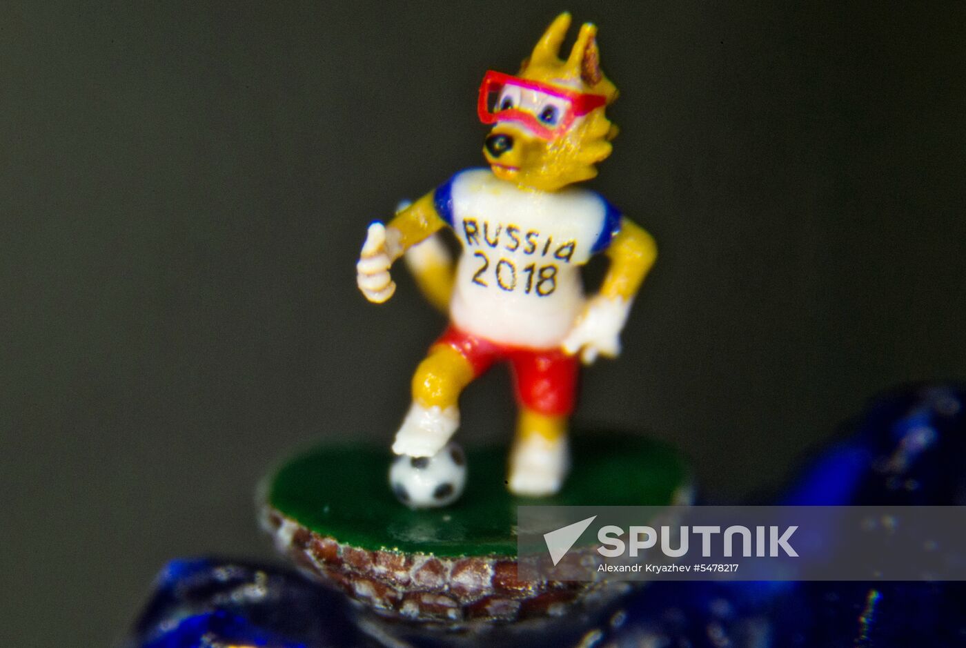 Novosibirsk master makes millimeter-and-a-half replica of 2018 FIFA World Cup mascot