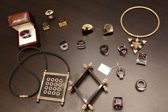 Production of state decorations at Russkiye Remyosla Plant in Yaroslavl