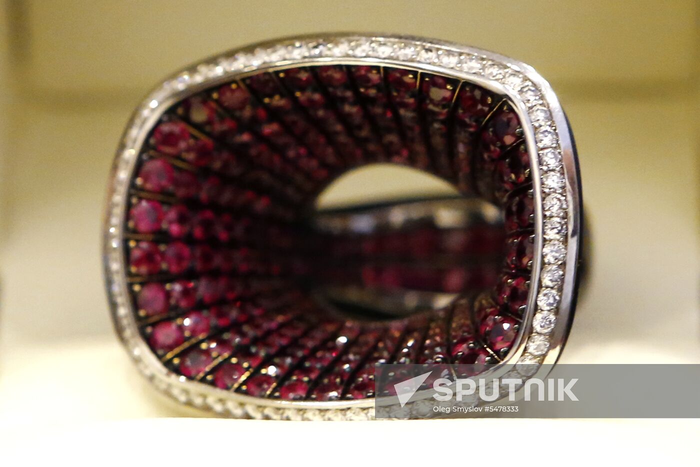 Production of state decorations at Russkiye Remyosla Plant in Yaroslavl