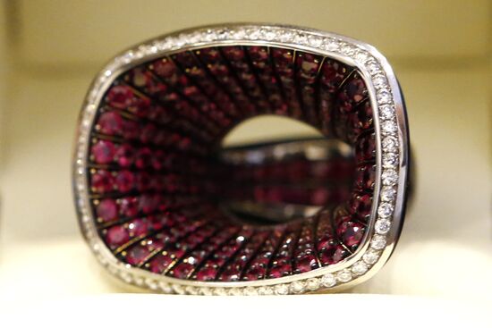 Production of state decorations at Russkiye Remyosla Plant in Yaroslavl