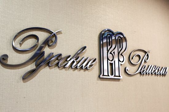 Production of state decorations at Russkiye Remyosla Plant in Yaroslavl