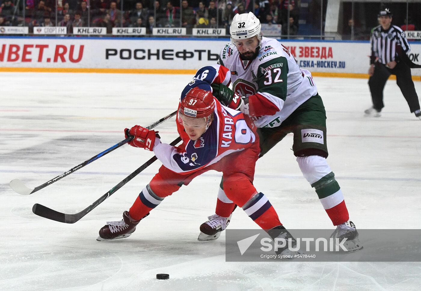 Ice hockey. Kontinental Hockey League. CSKA vs. Ak Bars