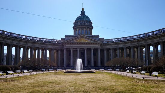 Fountain season opens in St. Petersburg