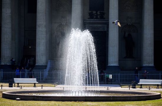 Fountain season opens in St. Petersburg