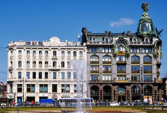 Fountain season opens in St. Petersburg