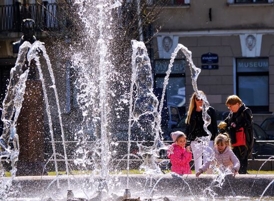 Fountain season opens in St. Petersburg