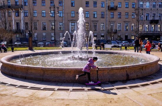 Fountain season opens in St. Petersburg