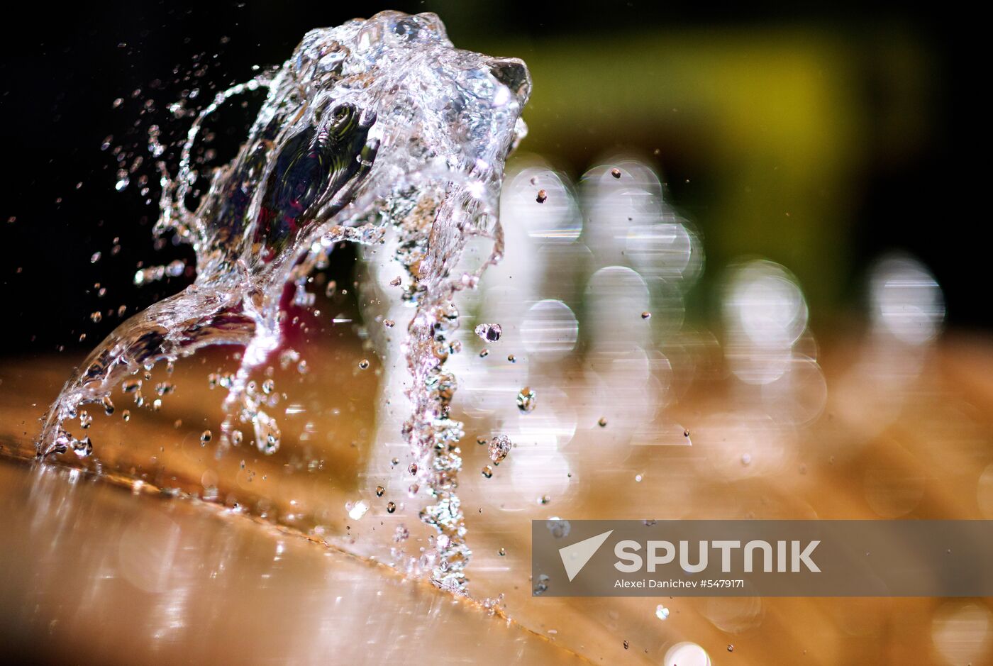 Fountain season opens in St. Petersburg