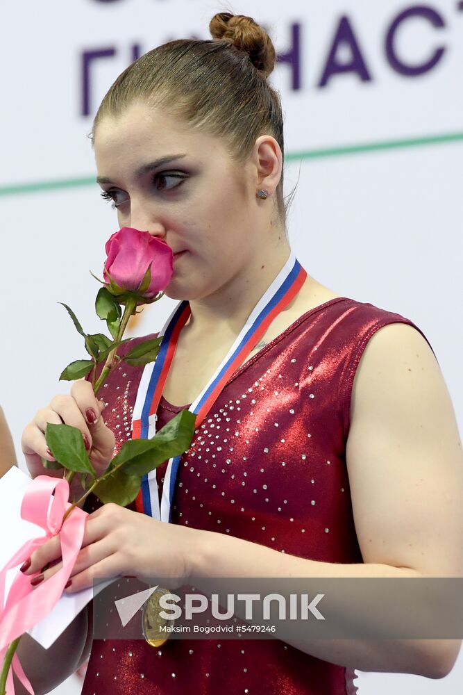 Aliya Mustafina returns to gymnastics