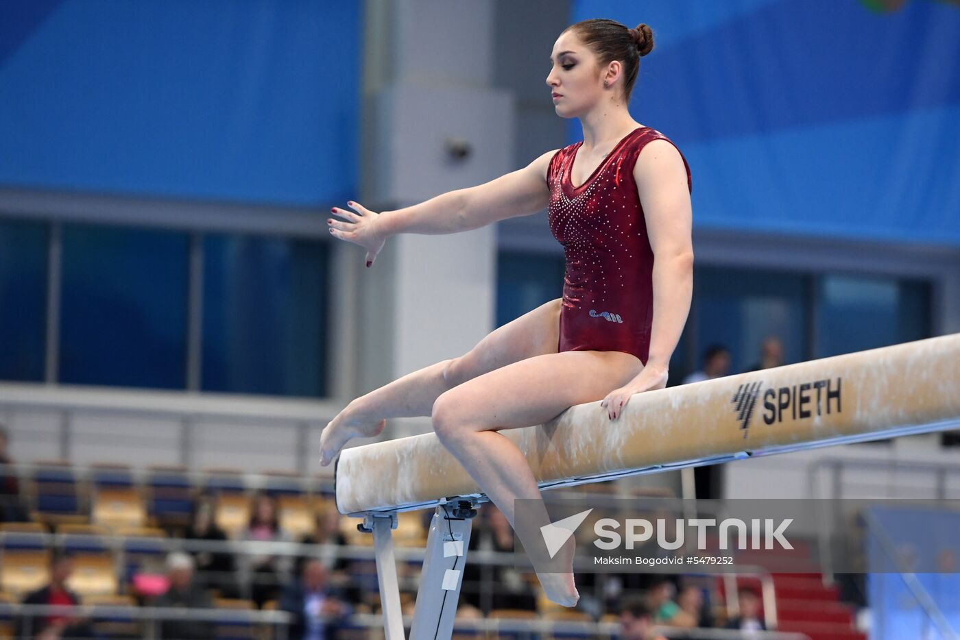 Aliya Mustafina returns to gymnastics
