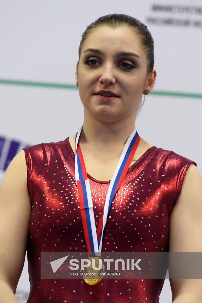 Aliya Mustafina returns to gymnastics