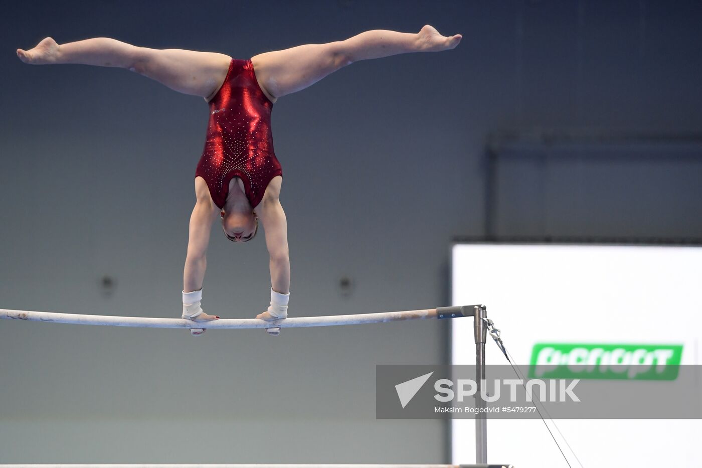 Aliya Mustafina returns to gymnastics